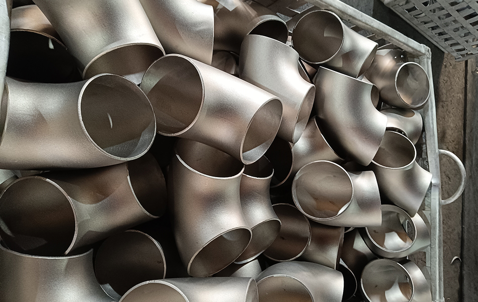 الخواص الميكانيكية للمرفقين الفولاذ المقاوم للصدأ: الجوانب الرئيسية ومقاييس الأداء