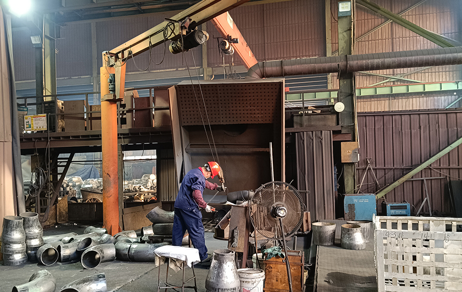 مواصفات الكوع الصناعية: المعلمات الرئيسية والاختلافات القياسية